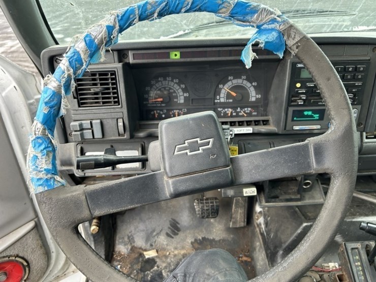 1997-chevrolet-c6500-chip-truck-image-23