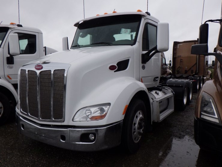 2017-peterbilt-579-image-1