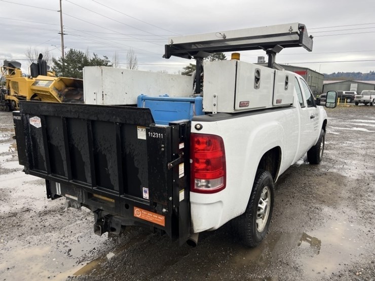 2011-gmc-sierra-extra-cab-pickup-image-4