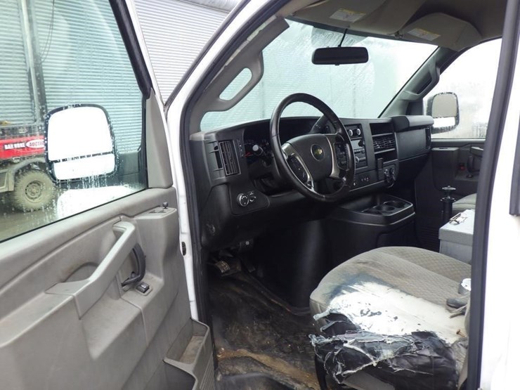 2017-chevrolet-express-2500-image-5