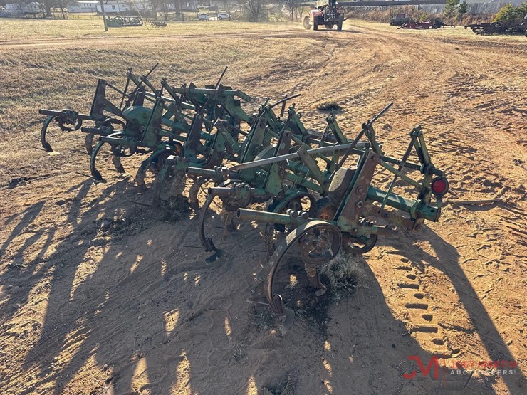 john-deere-12-image-2