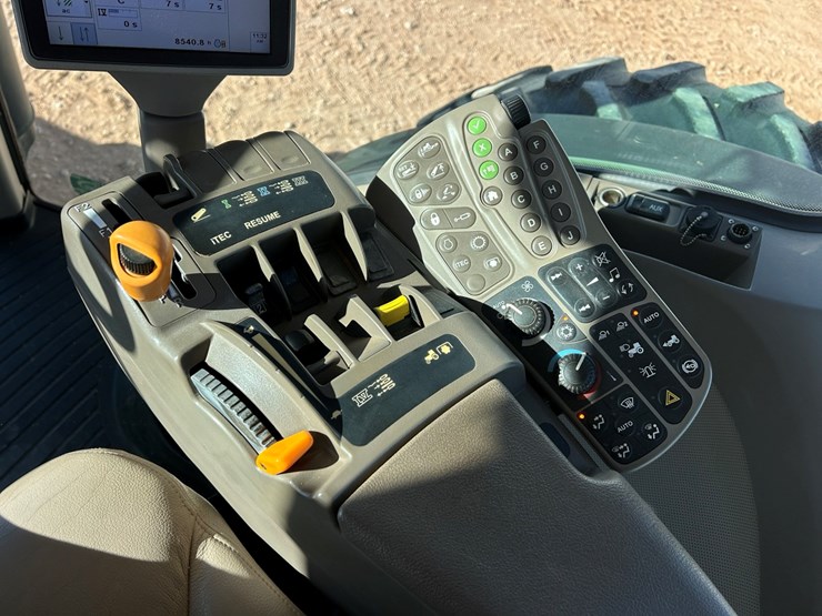 2010-john-deere-8295r-image-41