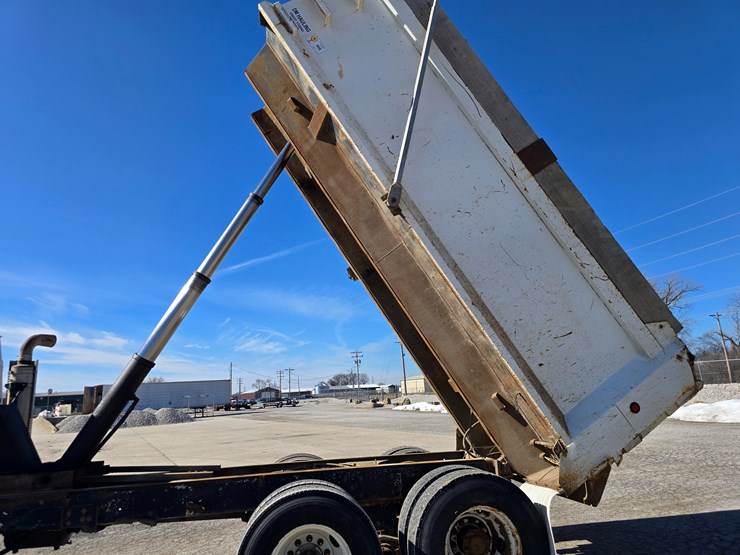 2001-mack-rd688s-image-56