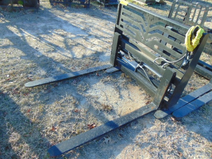hydraulic-adjustable-5500#-skid-steer-forks-image-1