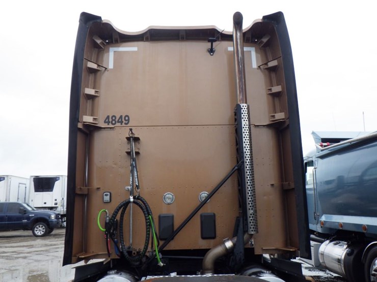 2022-kenworth-t680-image-13