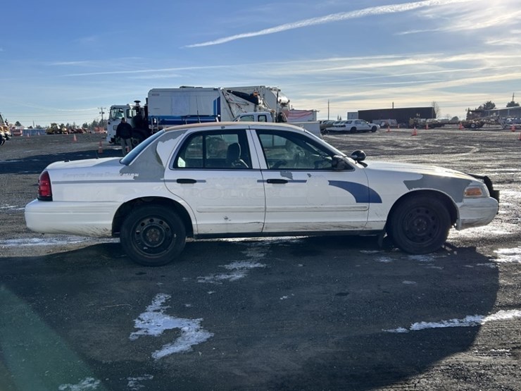 2007-ford-crown-victoria-sedan-image-6