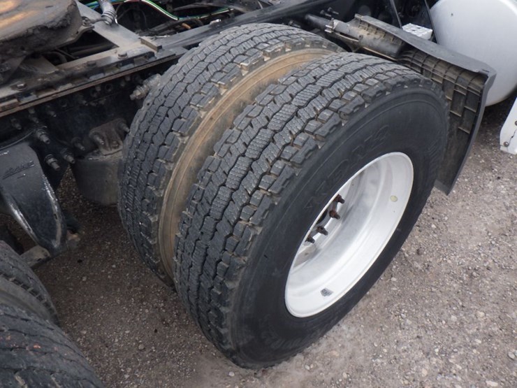 2022-freightliner-cascadia-126-image-7