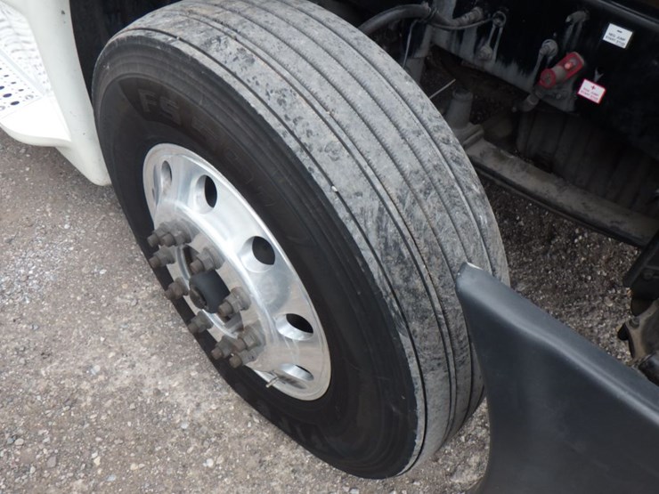 2017-freightliner-cascadia-125-evolution-image-27