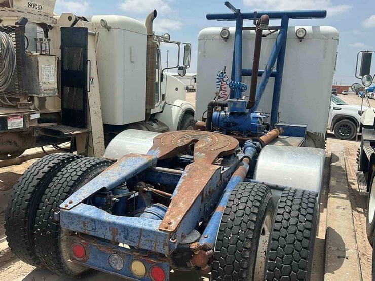 2001-peterbilt-378-image-3