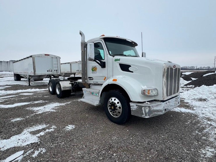 2017-peterbilt-567-image-2