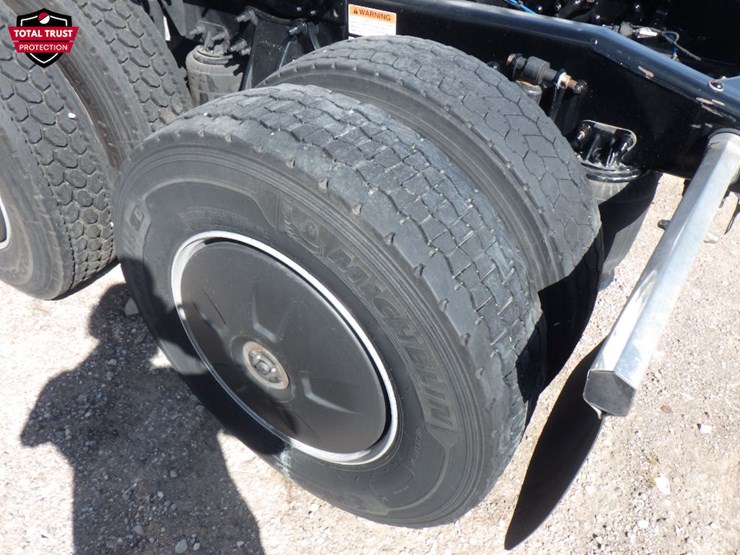 2024-freightliner-cascadia-126-image-14