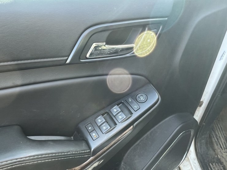 2018-chevrolet-tahoe-image-27