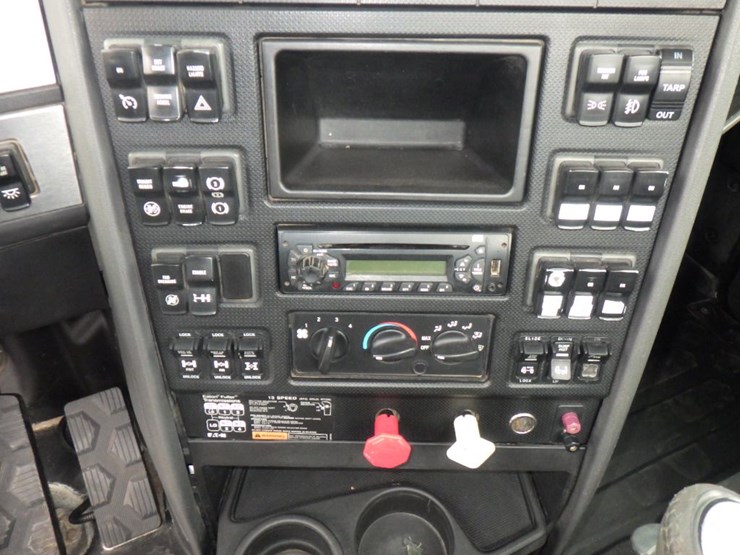 2012-caterpillar-ct660l-image-15