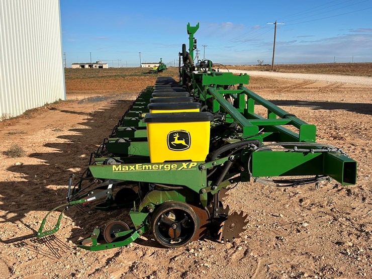 john-deere-1700-image-2