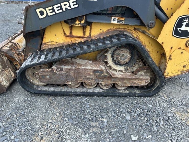 2023-deere-317g-image-9