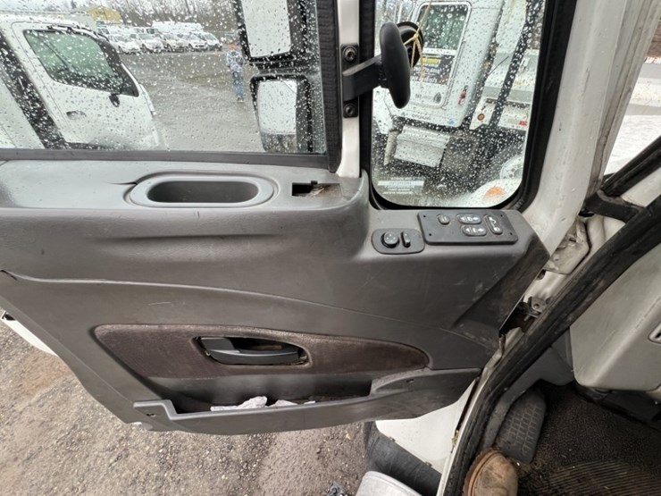 2012-international-570-image-20