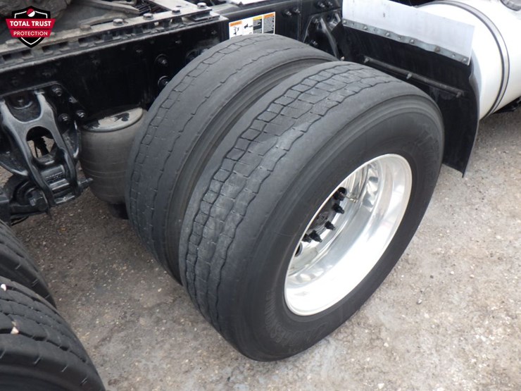 2023-kenworth-t680-image-5