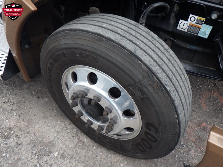 2022-kenworth-t680-image-24