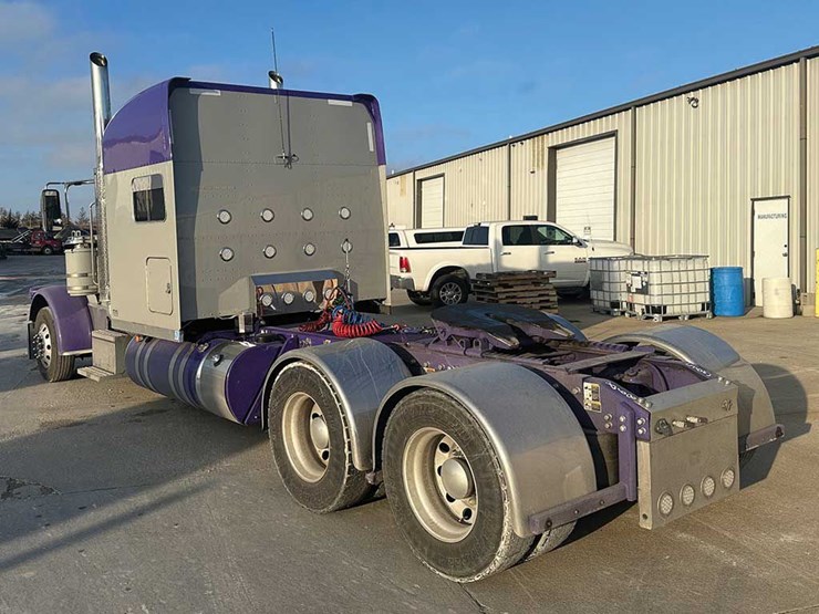 2024-peterbilt-389-image-4