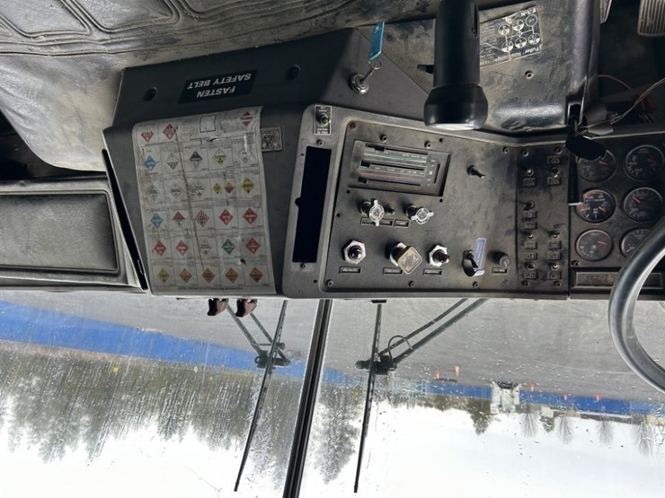 1985-mack-mh633-t/a-sleeper-truck-tractor-image-15