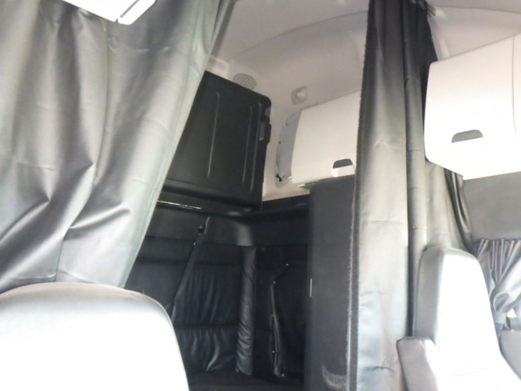 2024-freightliner-cascadia-126-image-6