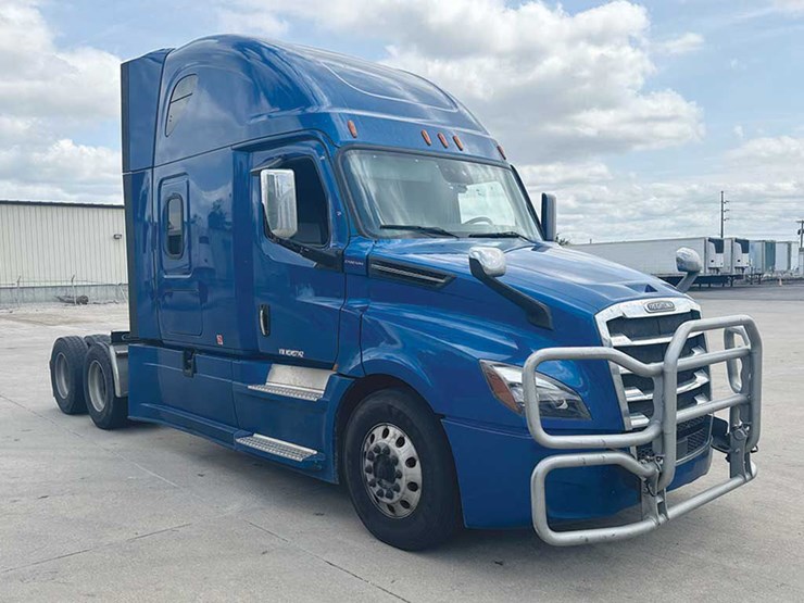 2021-freightliner-cascadia-126-image-1