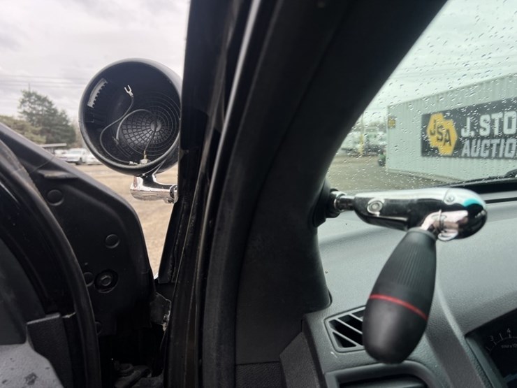 2017-ford-explorer-image-28