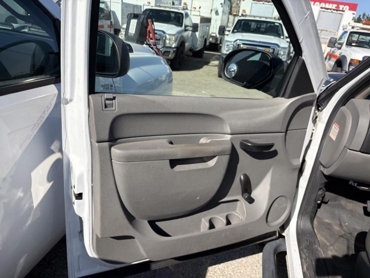 2011-chevrolet-2500-image-8