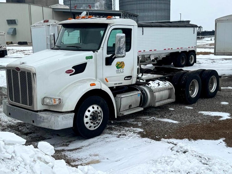 2017-peterbilt-567-image-1