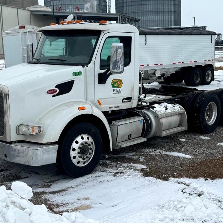2017 PETERBILT 567