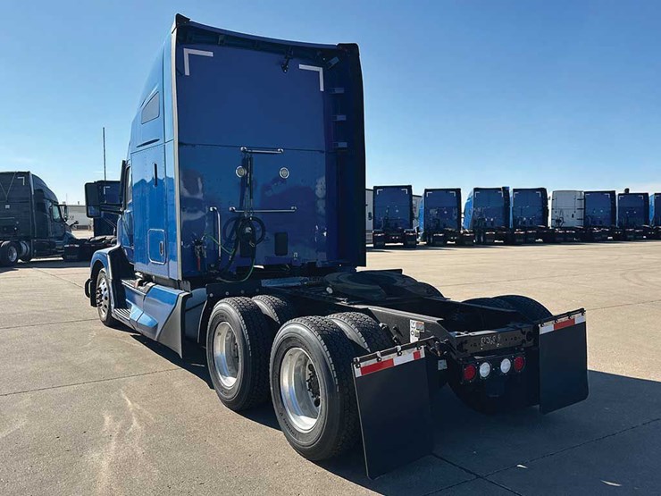 2022-kenworth-t680-image-4