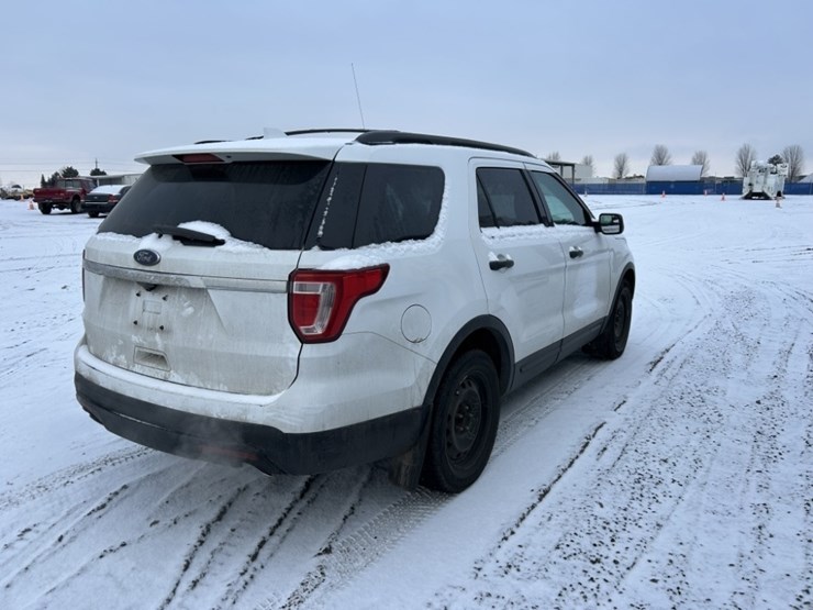 2016-ford-explorer-image-5