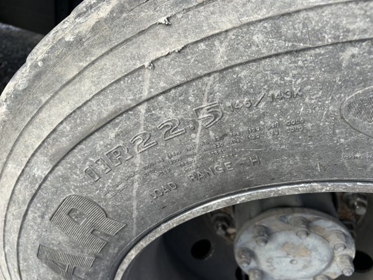 2014-peterbilt-320-image-12