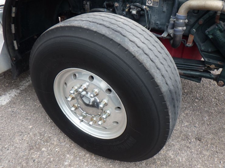 2013-kenworth-t800w-image-22