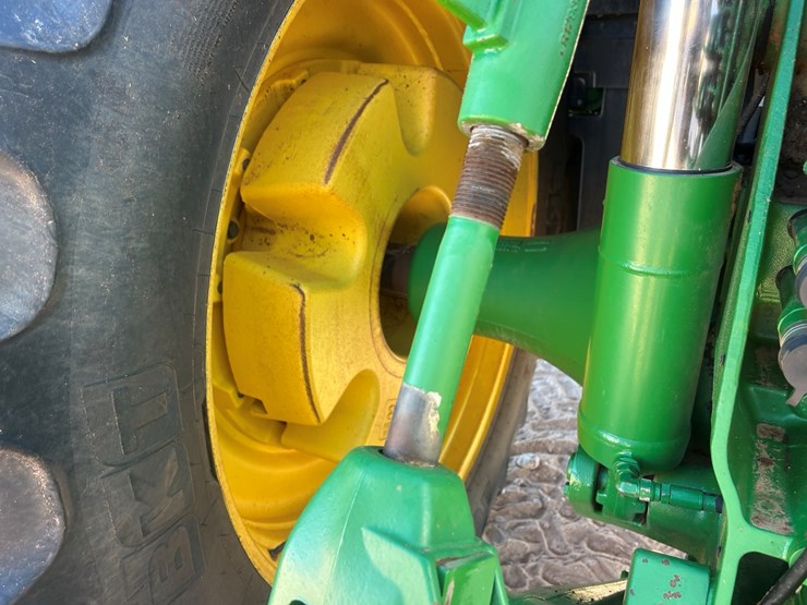 2010-john-deere-8320r-image-7