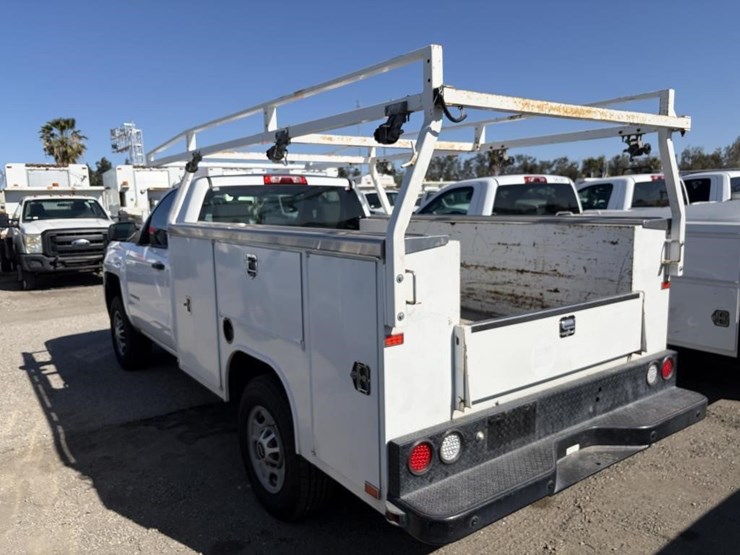 2016-chevrolet-2500-image-2