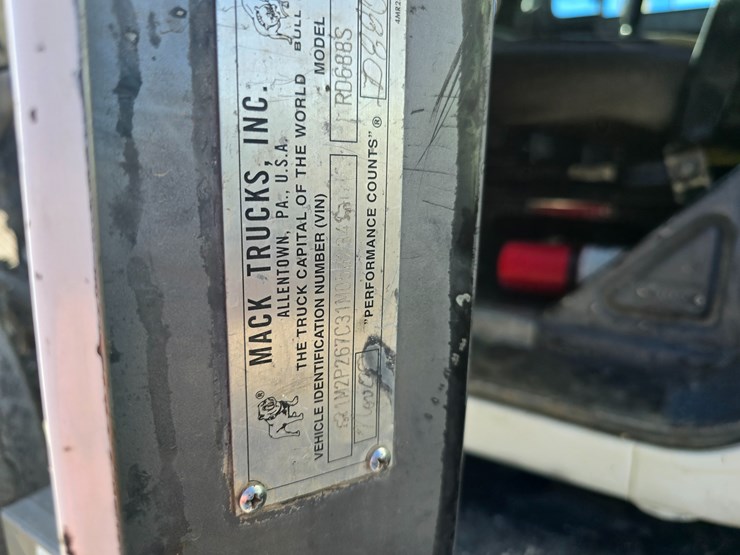 2001-mack-rd688s-image-50
