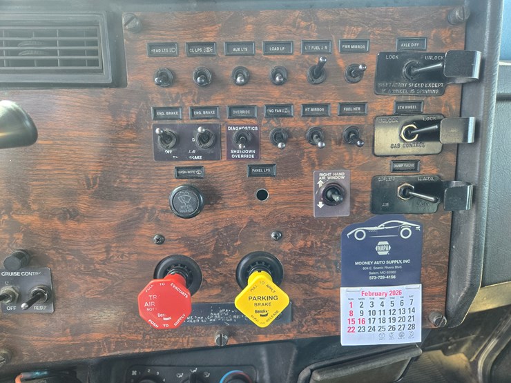 1997-peterbilt-377-image-59