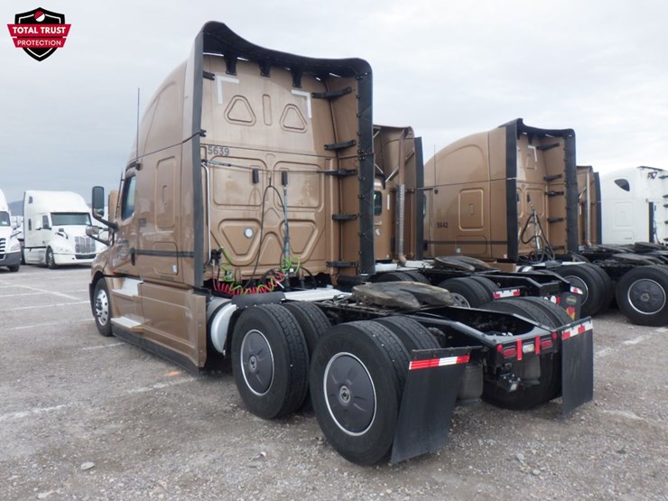 2023-freightliner-cascadia-126-image-11