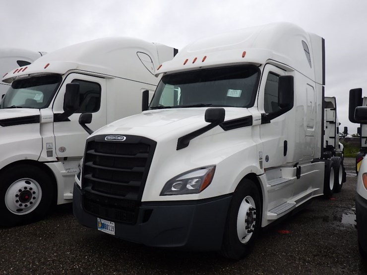 2020-freightliner-cascadia-126-image-1