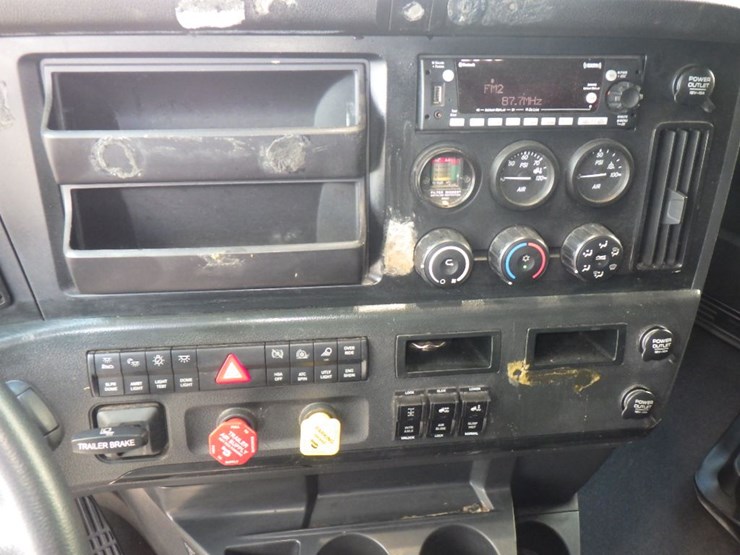 2024-freightliner-cascadia-126-image-22