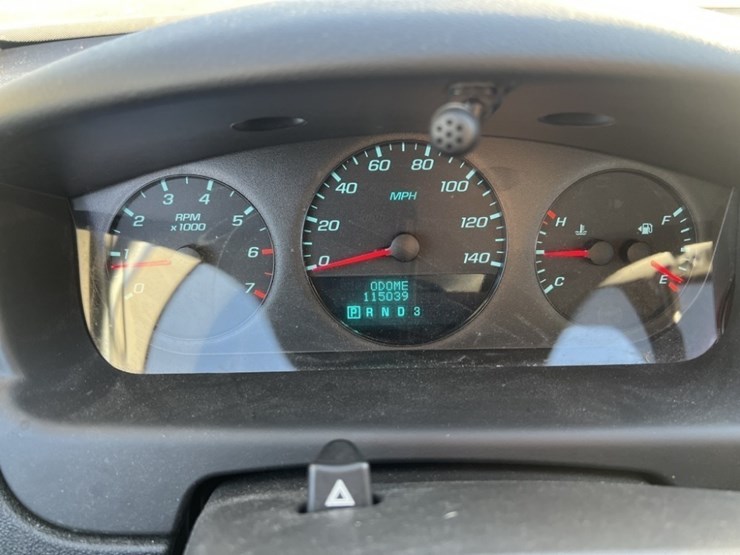 2011-chevrolet-impala-sedan-image-24