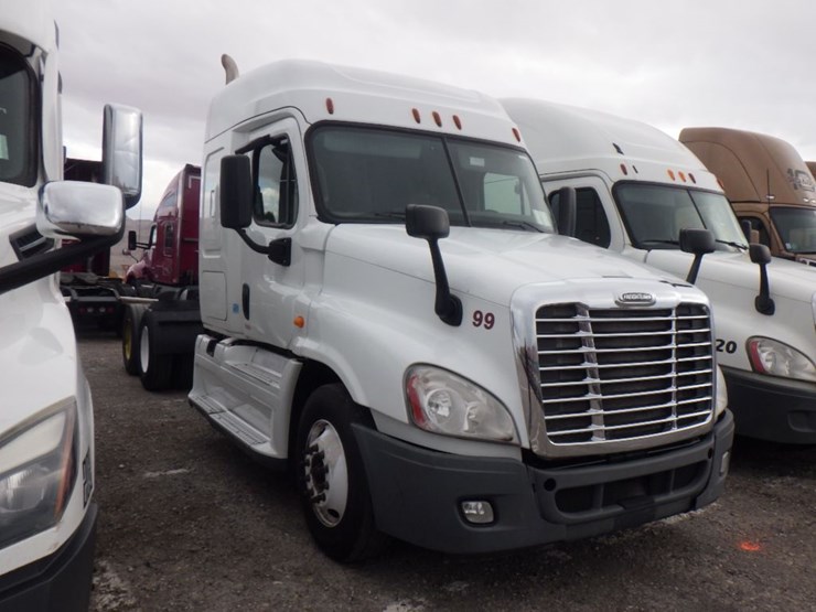 2014-freightliner-cascadia-125-image-3