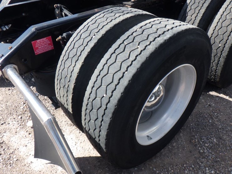 2023-volvo-vnl-760-image-10