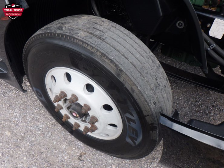 2020-volvo-vnl-760-image-27