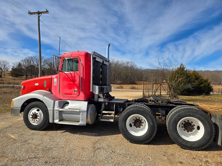 1997-peterbilt-377-image-9