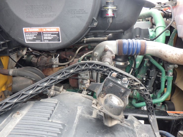 2012-volvo-vnl-300-image-21