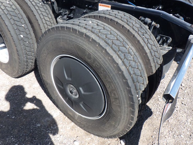 2024-freightliner-cascadia-126-image-14