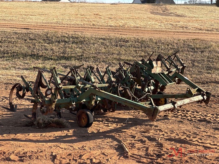 john-deere-12-image-1