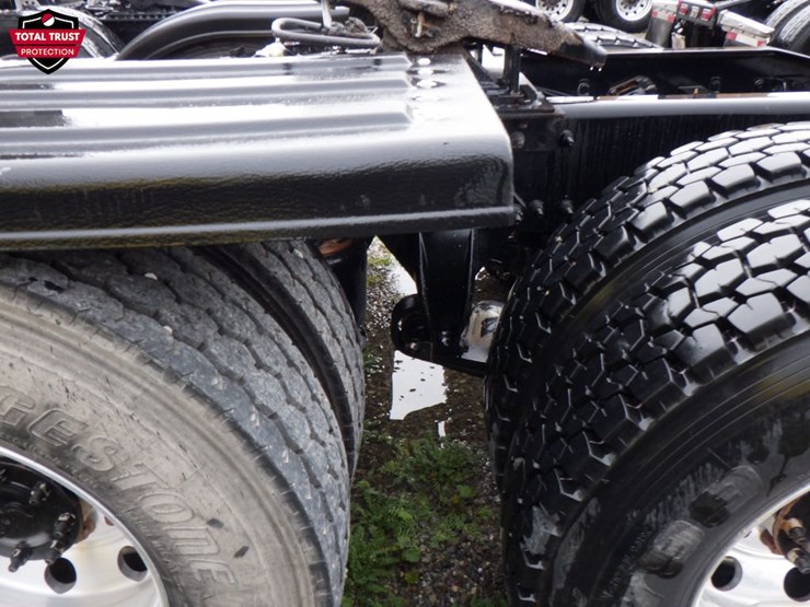 2019-freightliner-coronado-122-image-14